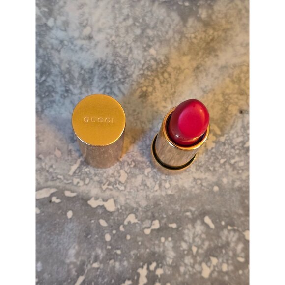 Gucci Rouge À Lèvres Satin Lipstick In Teresina Ruby 9057 Rare HTF - Picture 4 of 5